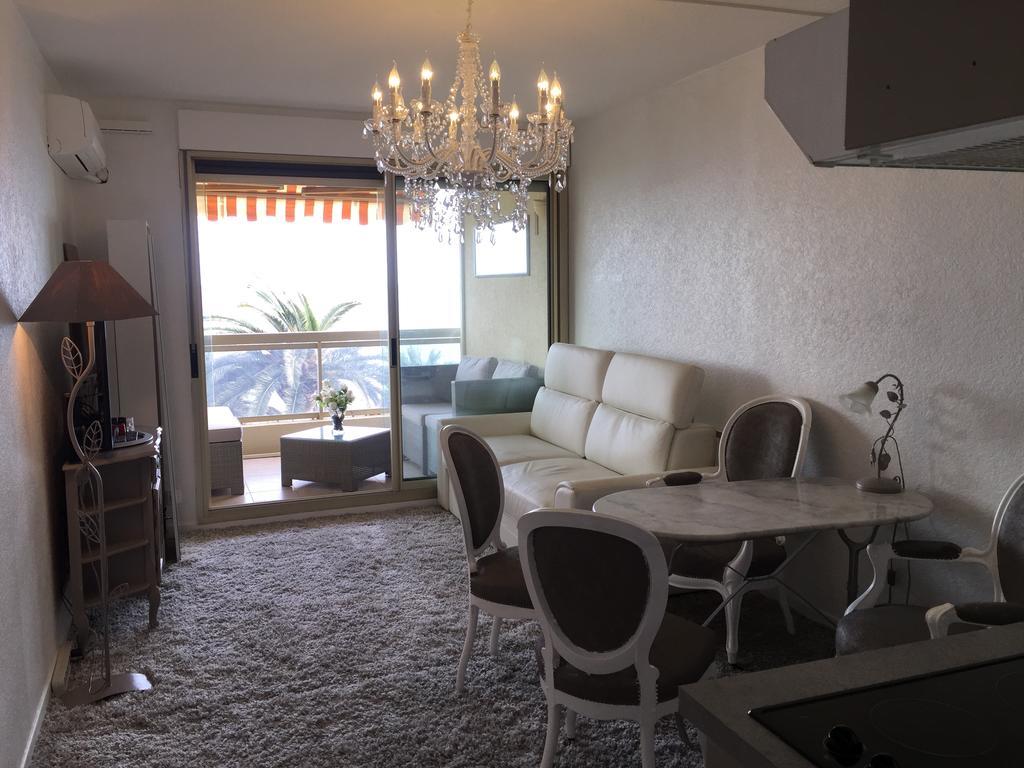 Dionysos Vue Mer Cannes Rum bild